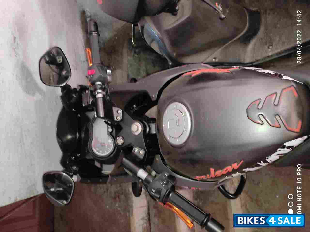 Neon Bajaj Pulsar 180F Neon BS6