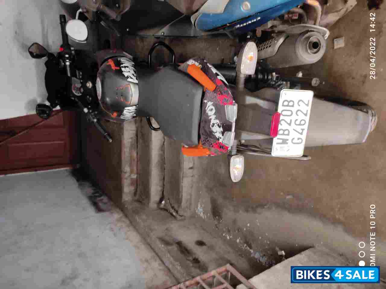 Neon Bajaj Pulsar 180F Neon BS6