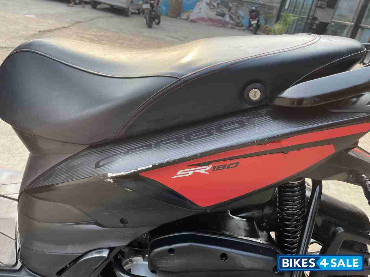 Aprilia SR 150 Carbon