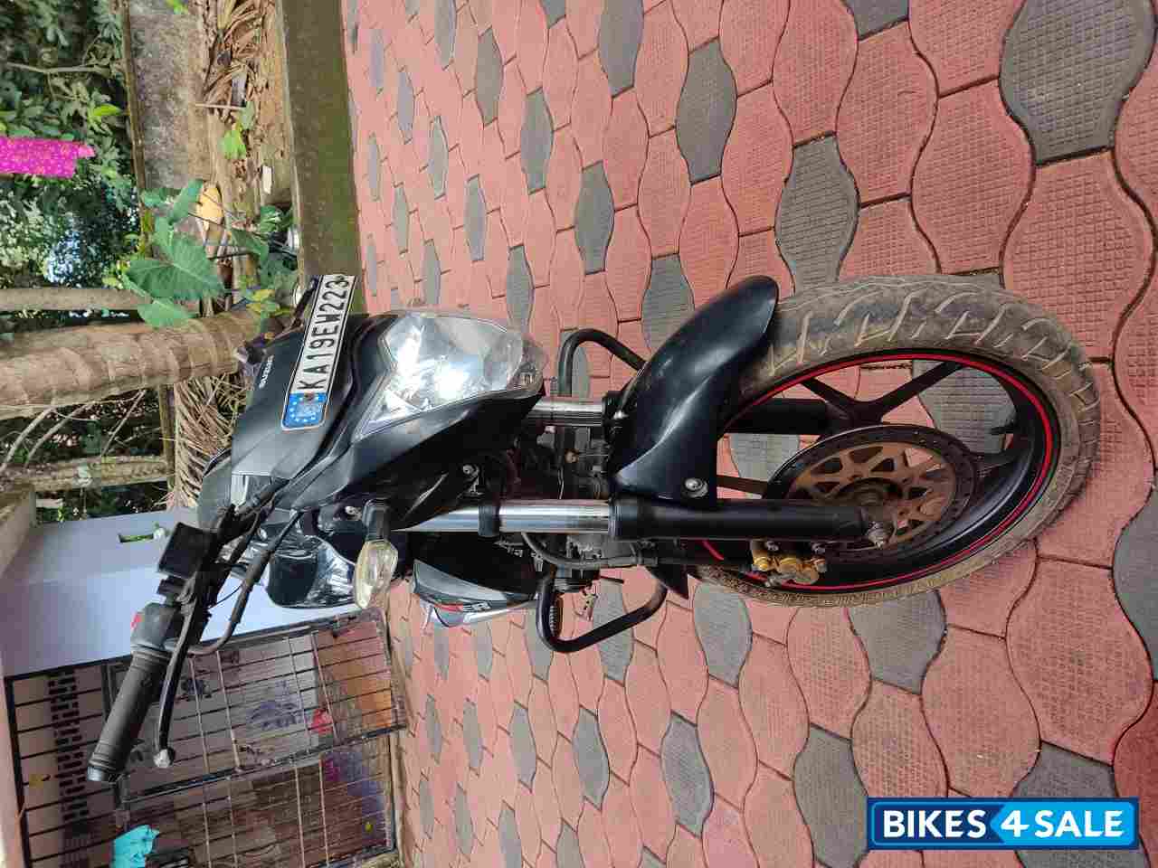 Black Suzuki Gixxer 150