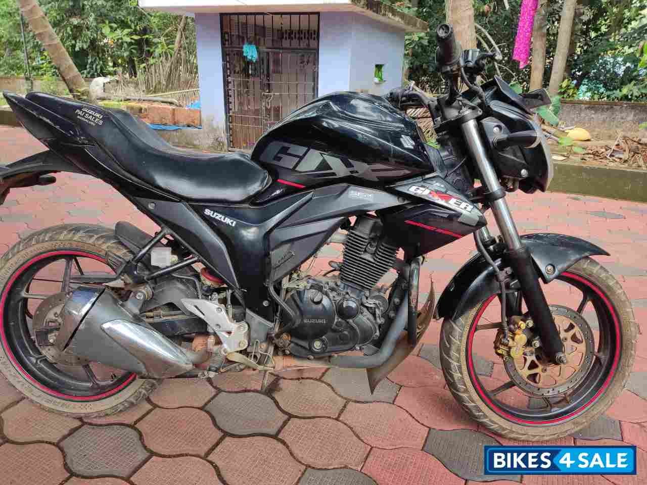 Black Suzuki Gixxer 150