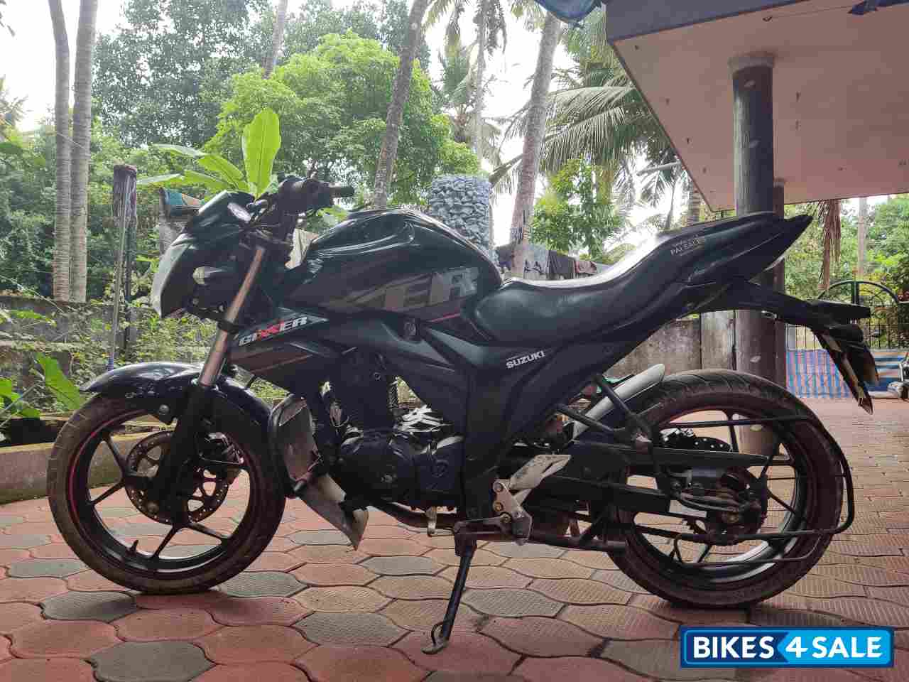 Black Suzuki Gixxer 150