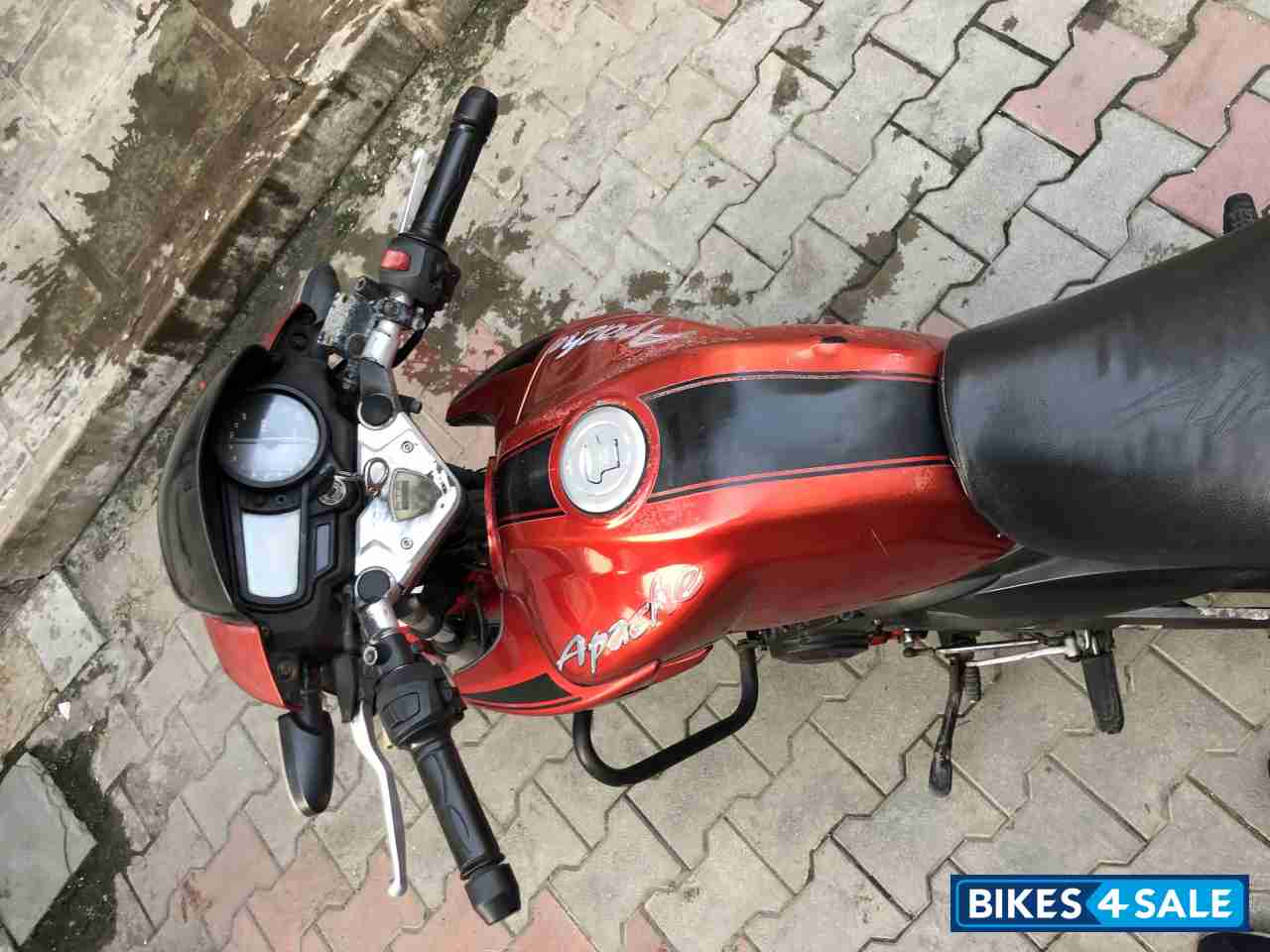 Red TVS Apache RTR 160
