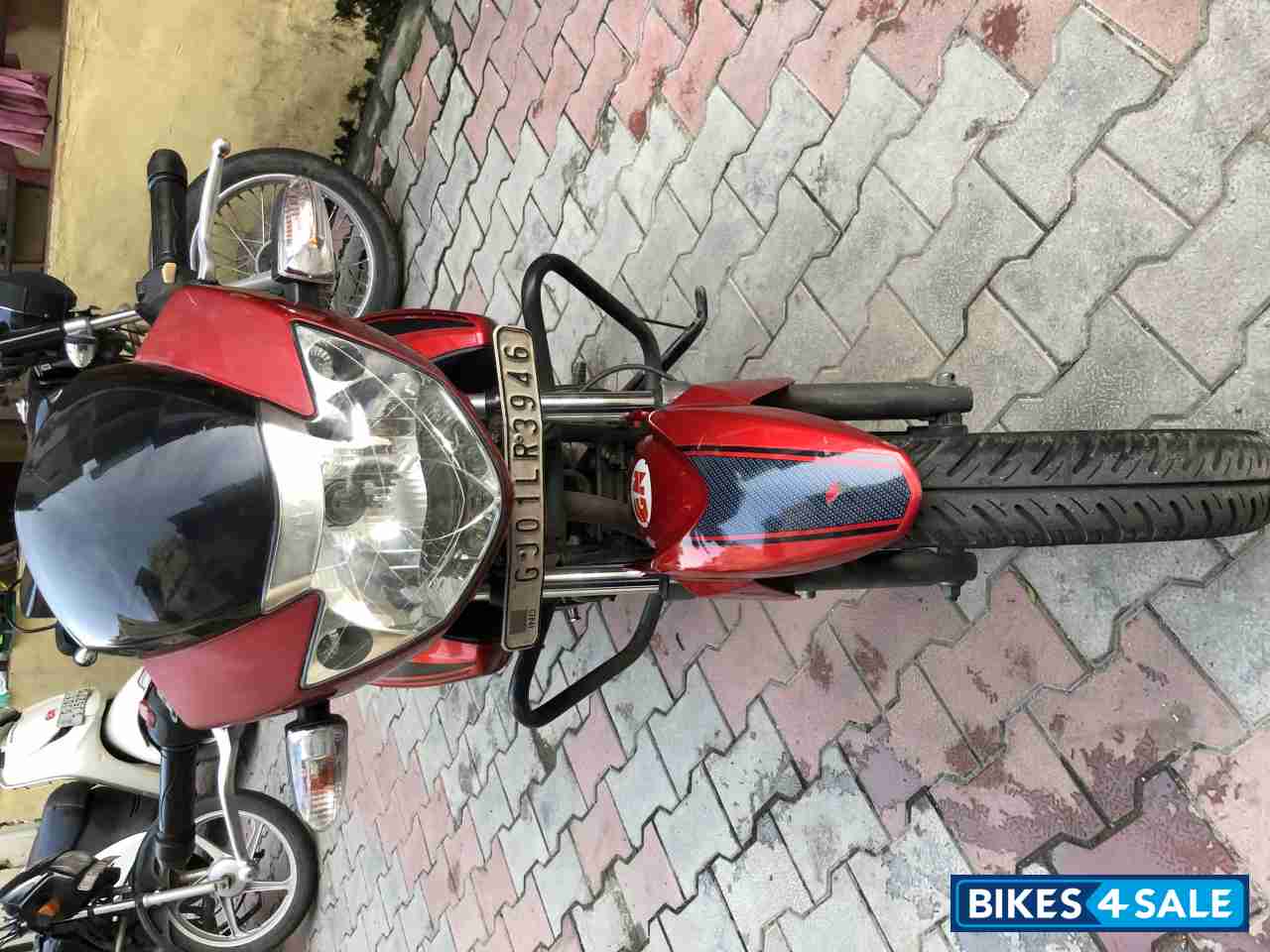 Red TVS Apache RTR 160