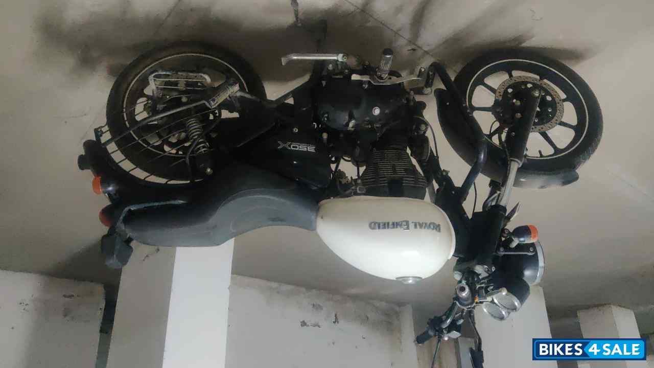 White Royal Enfield Thunderbird X 350