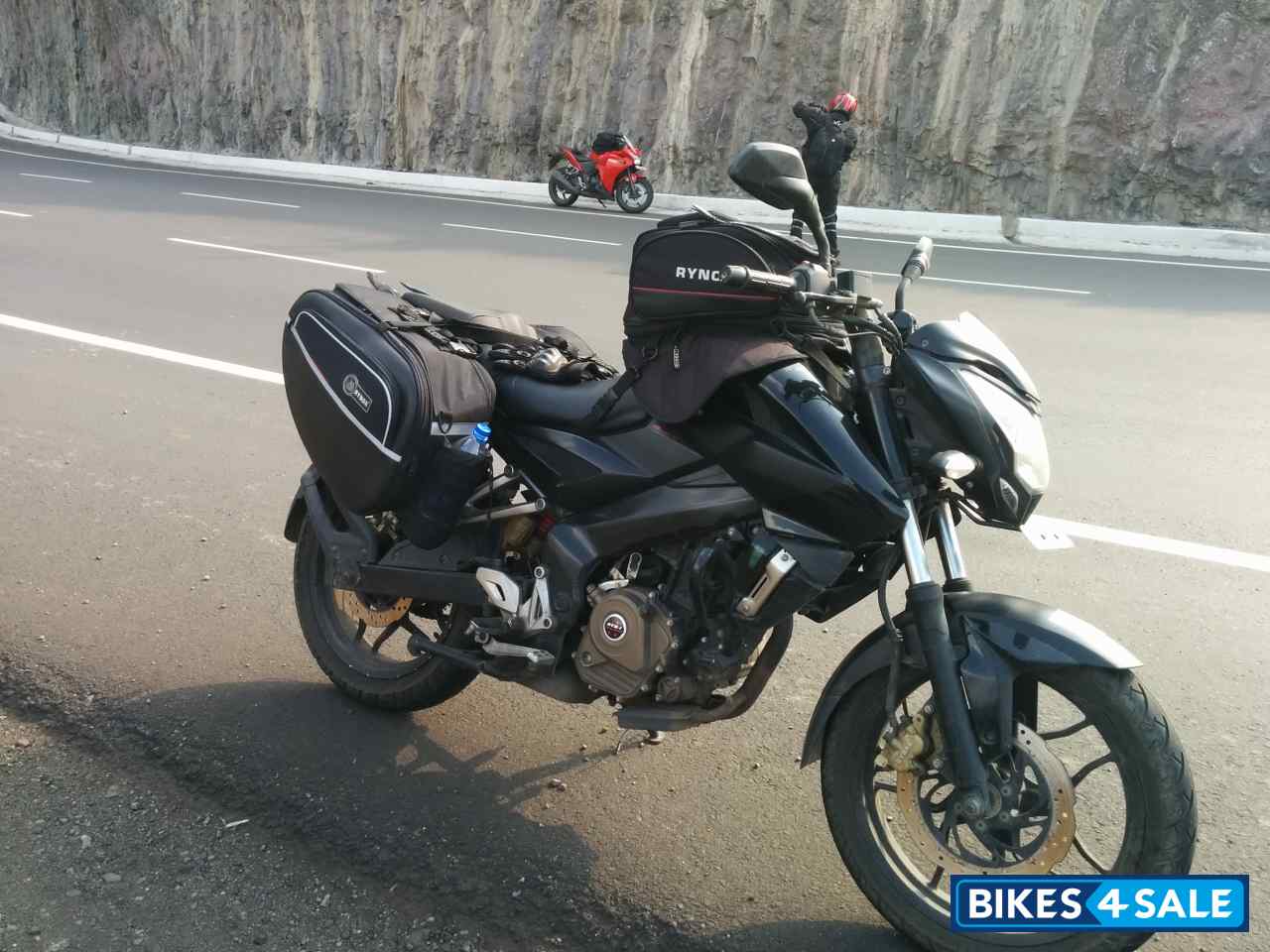 Black Bajaj Pulsar 200 NS