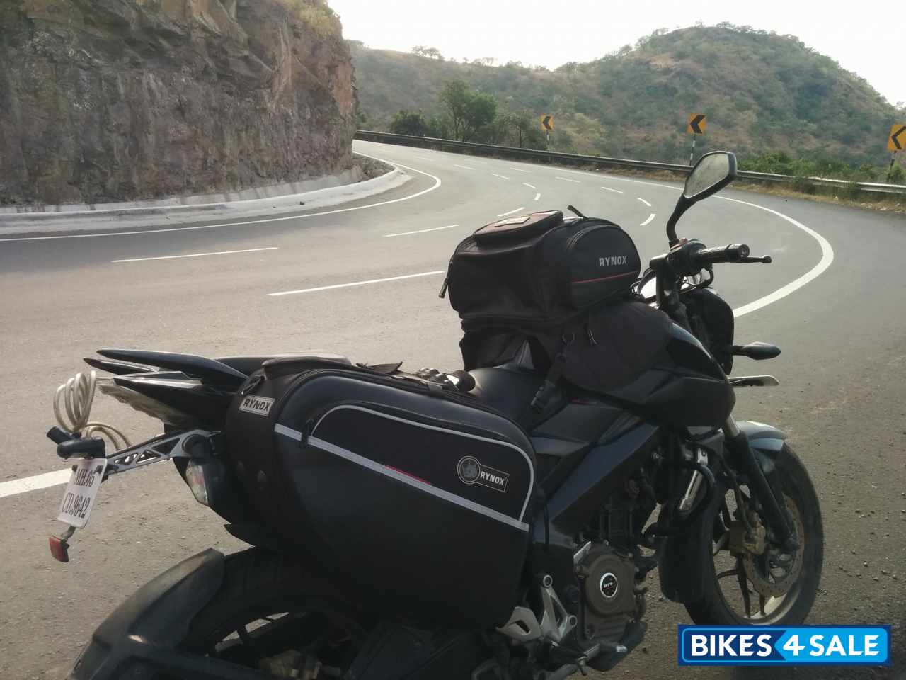 Black Bajaj Pulsar 200 NS