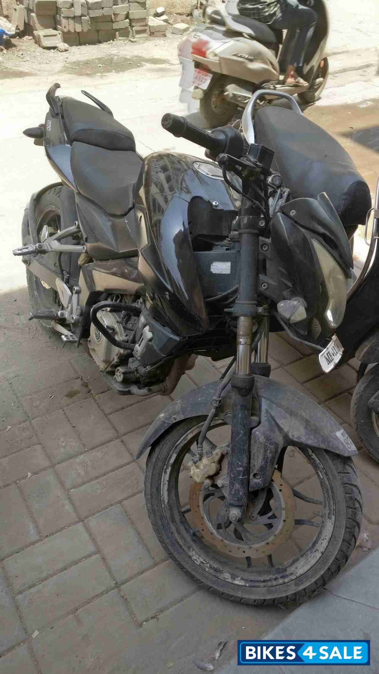 Black Bajaj Pulsar 200 NS