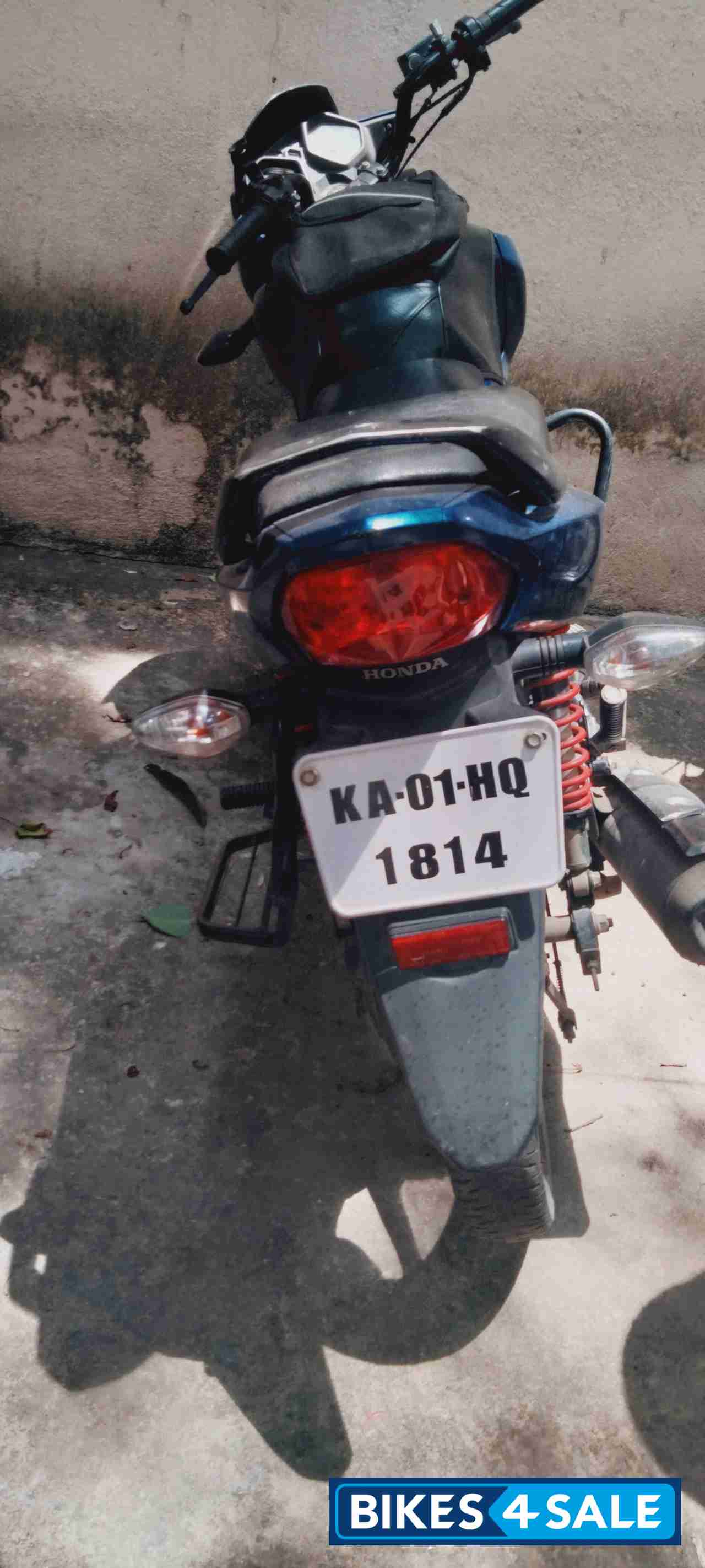 Blue Honda Livo 110