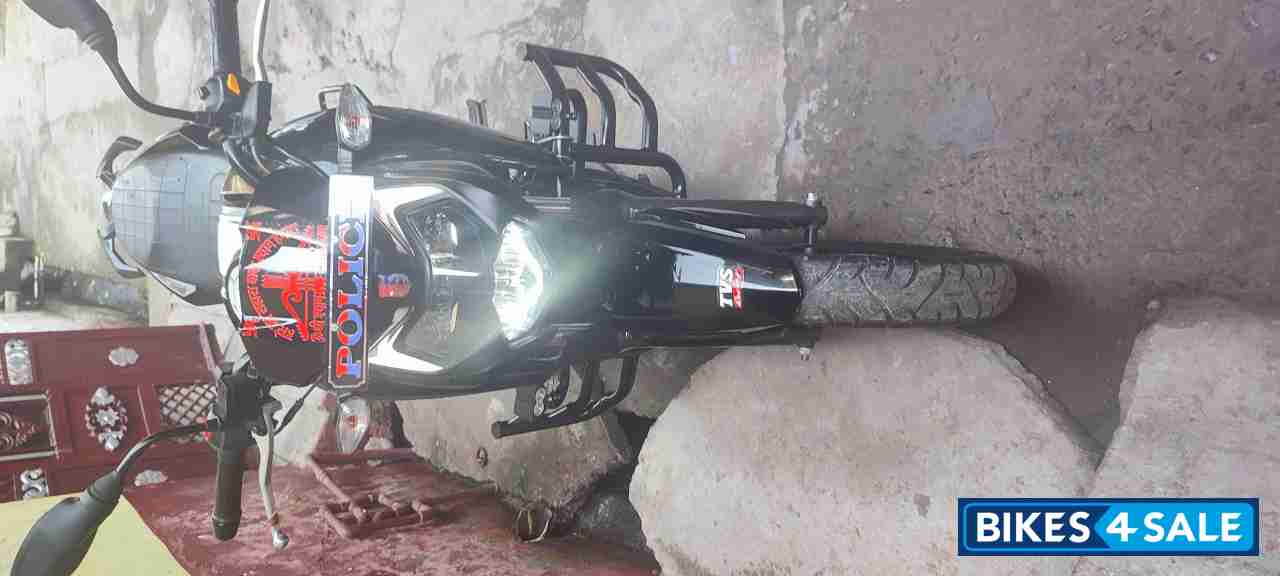 Black TVS Apache RTR 160 4V BS6