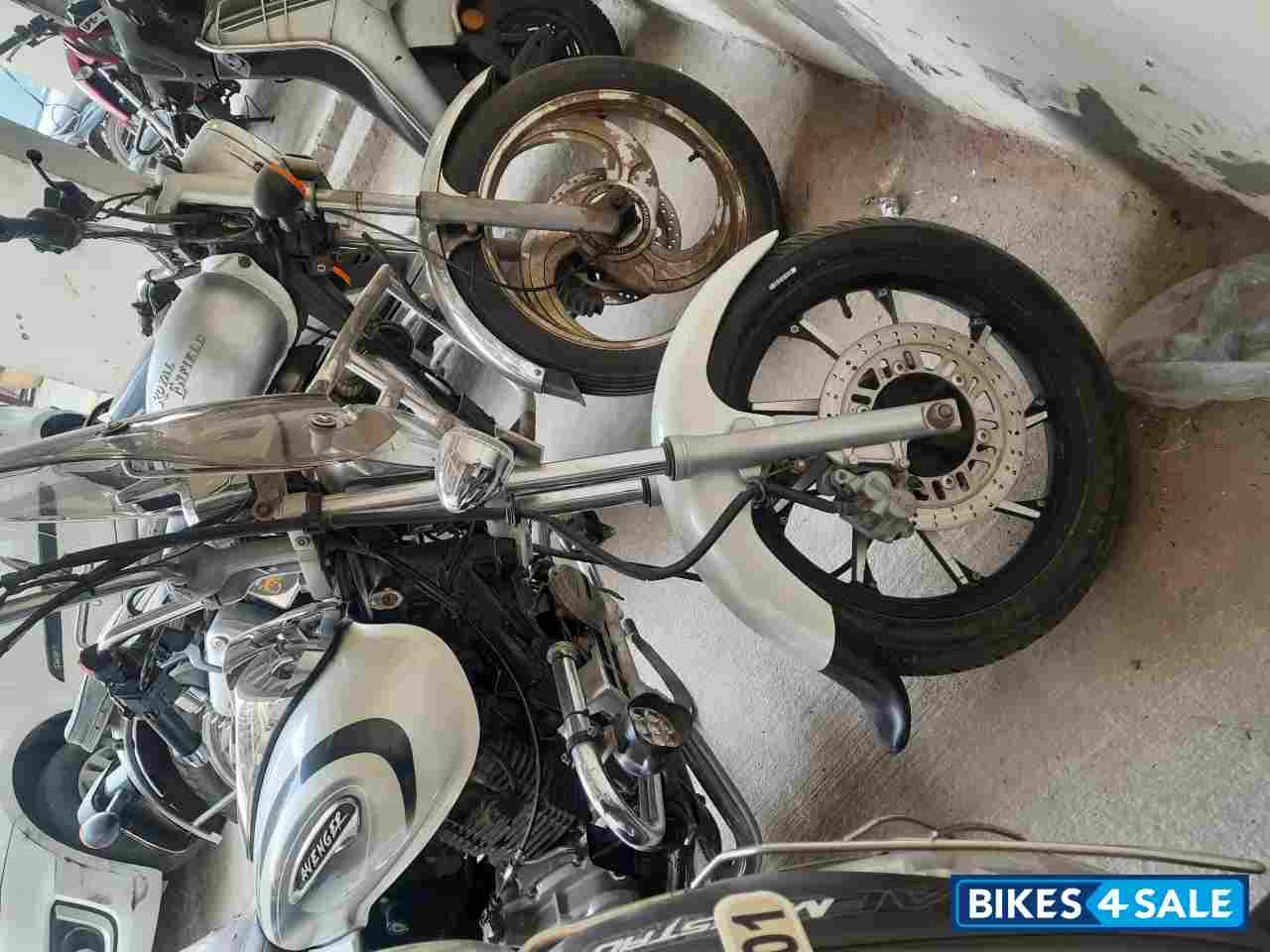 Bajaj Avenger Cruise 220