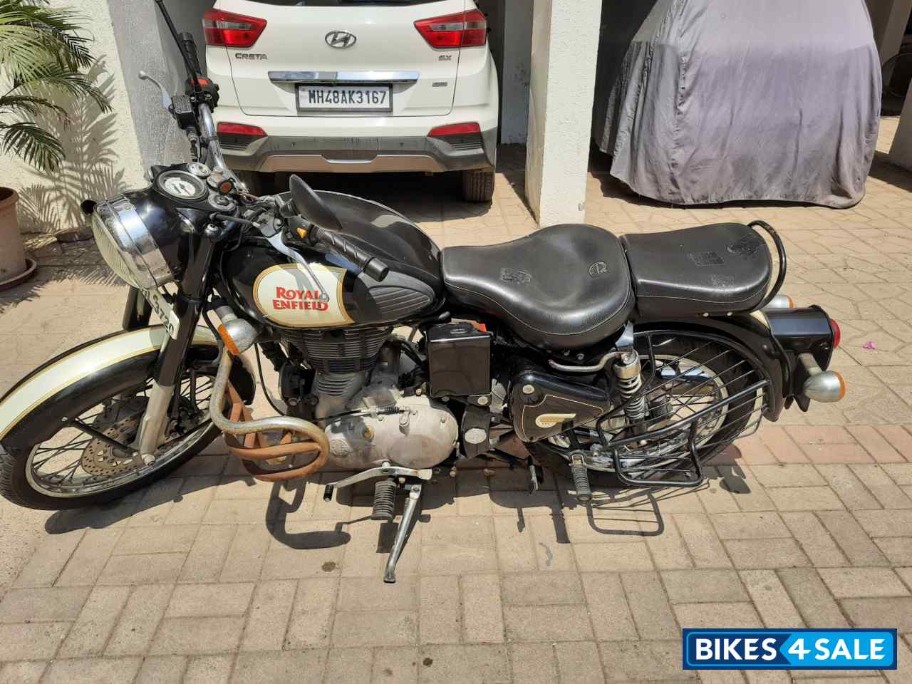 Black Royal Enfield Classic 500