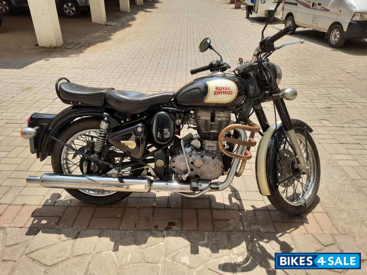 Black Royal Enfield Classic 500
