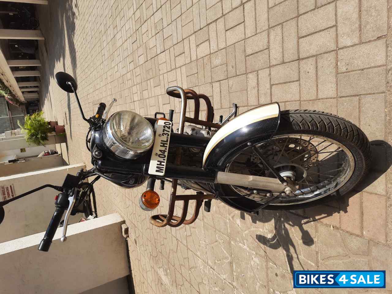 Black Royal Enfield Classic 500