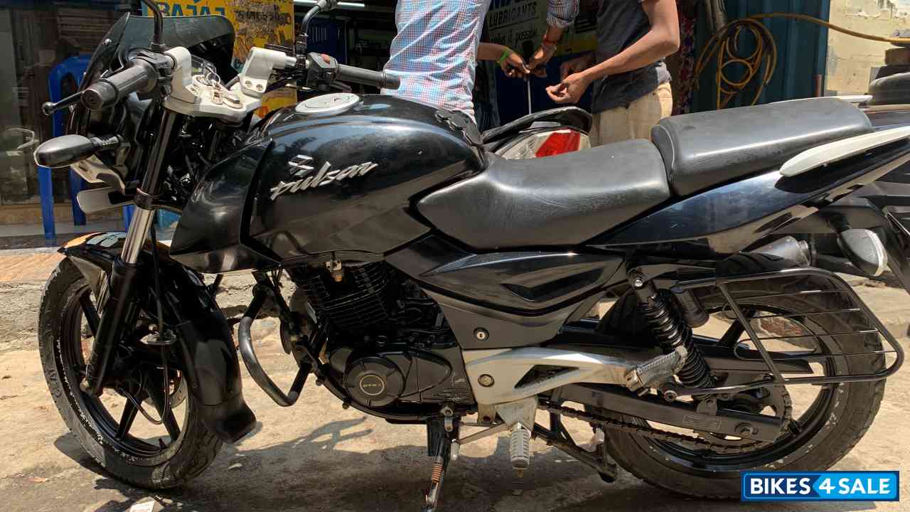 Black Bajaj Pulsar 180 DTSi