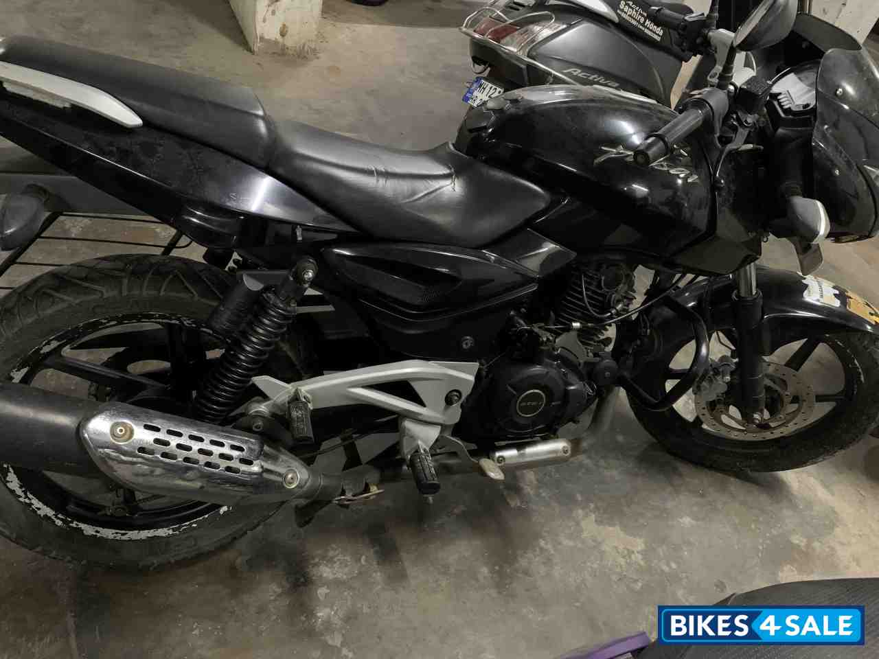 Black Bajaj Pulsar 180 DTSi
