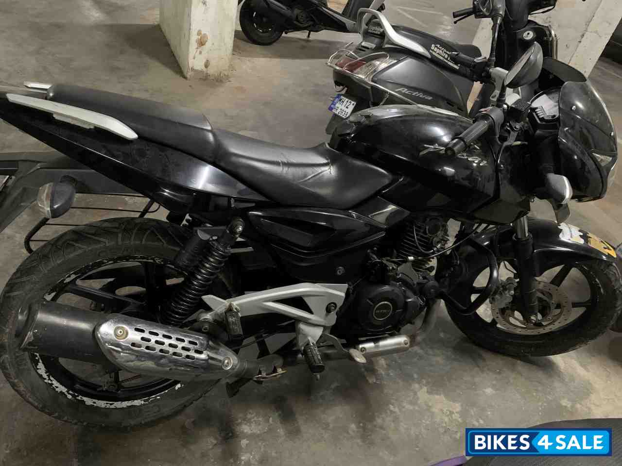 Black Bajaj Pulsar 180 DTSi