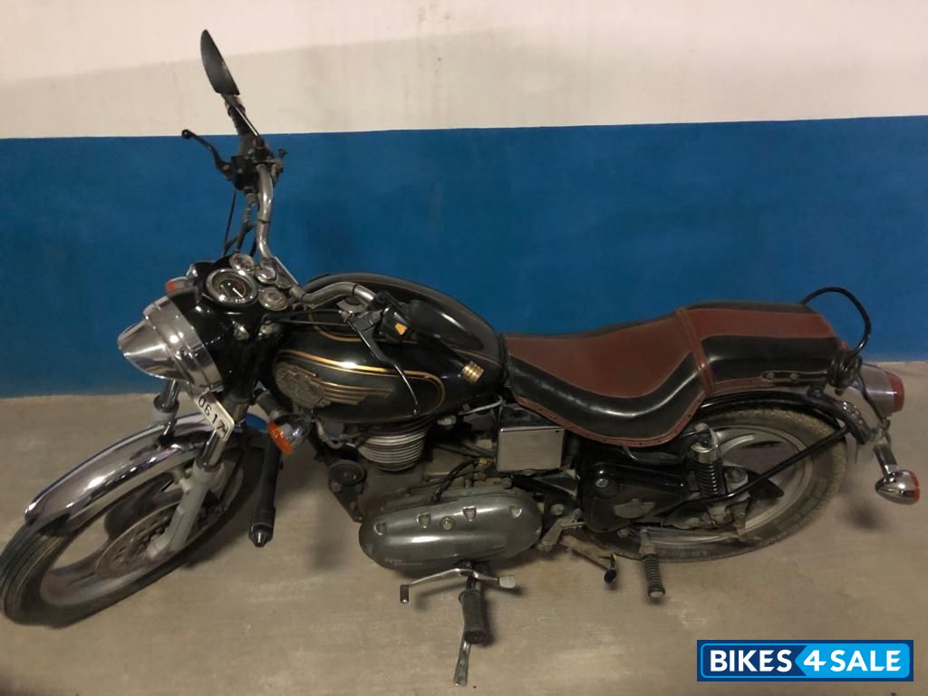 Black Royal Enfield Bullet Electra 5S