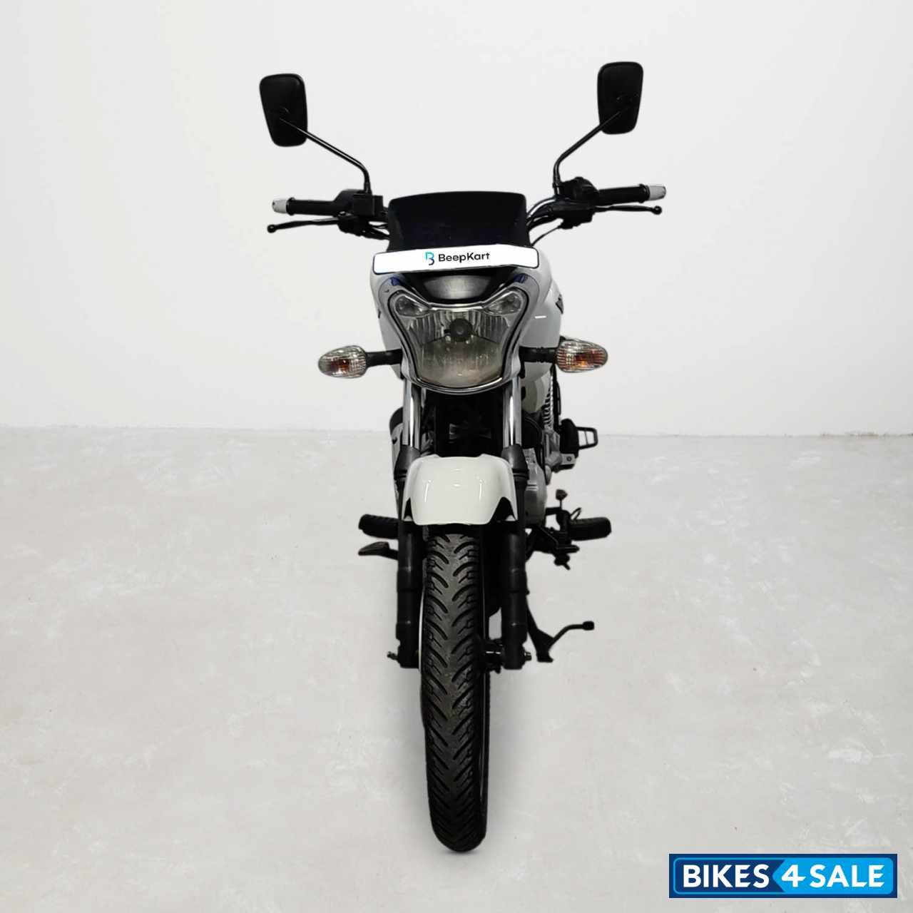 Bajaj V15