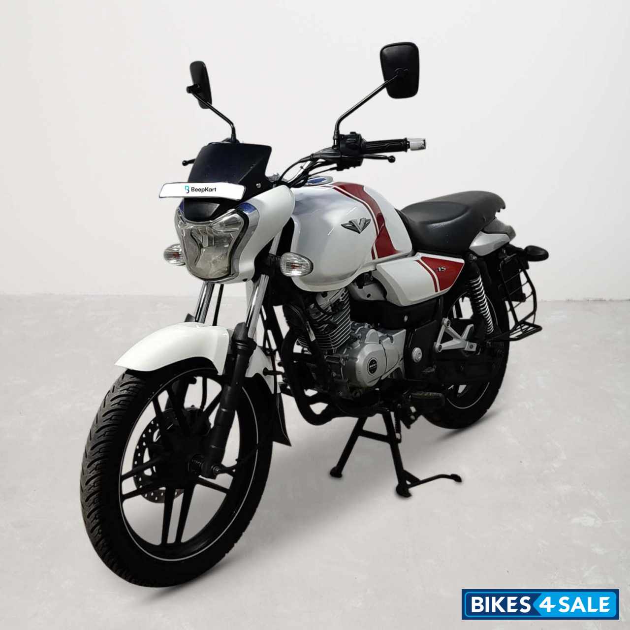 Bajaj V15