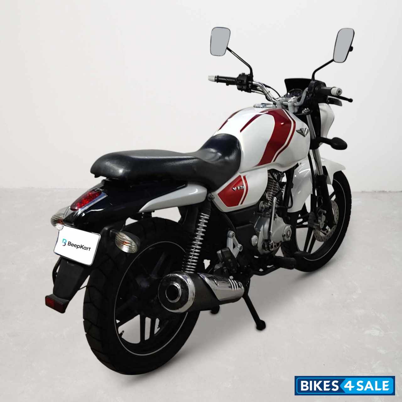 Bajaj V15