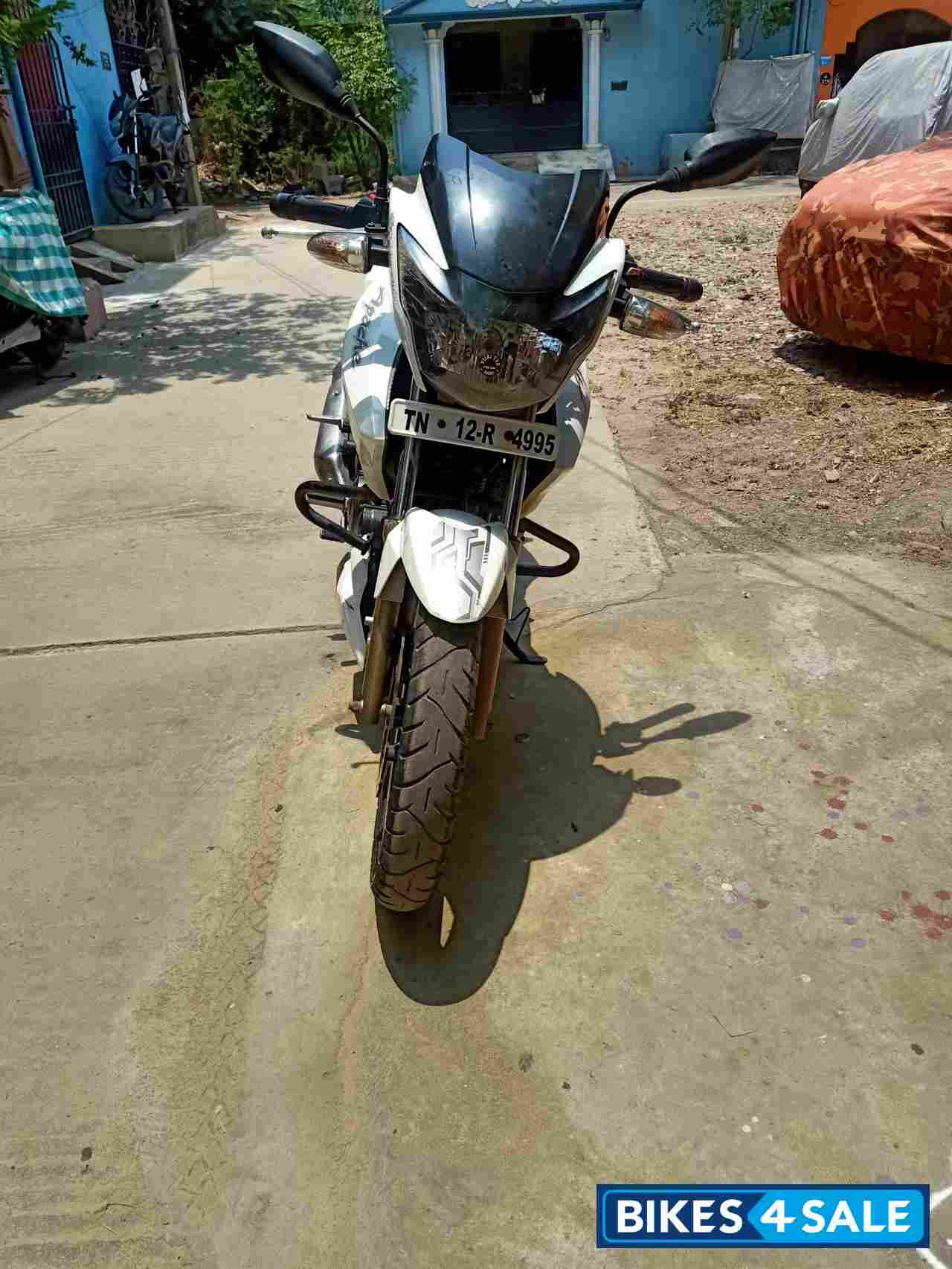 White TVS Apache RTR 180 Race Edition