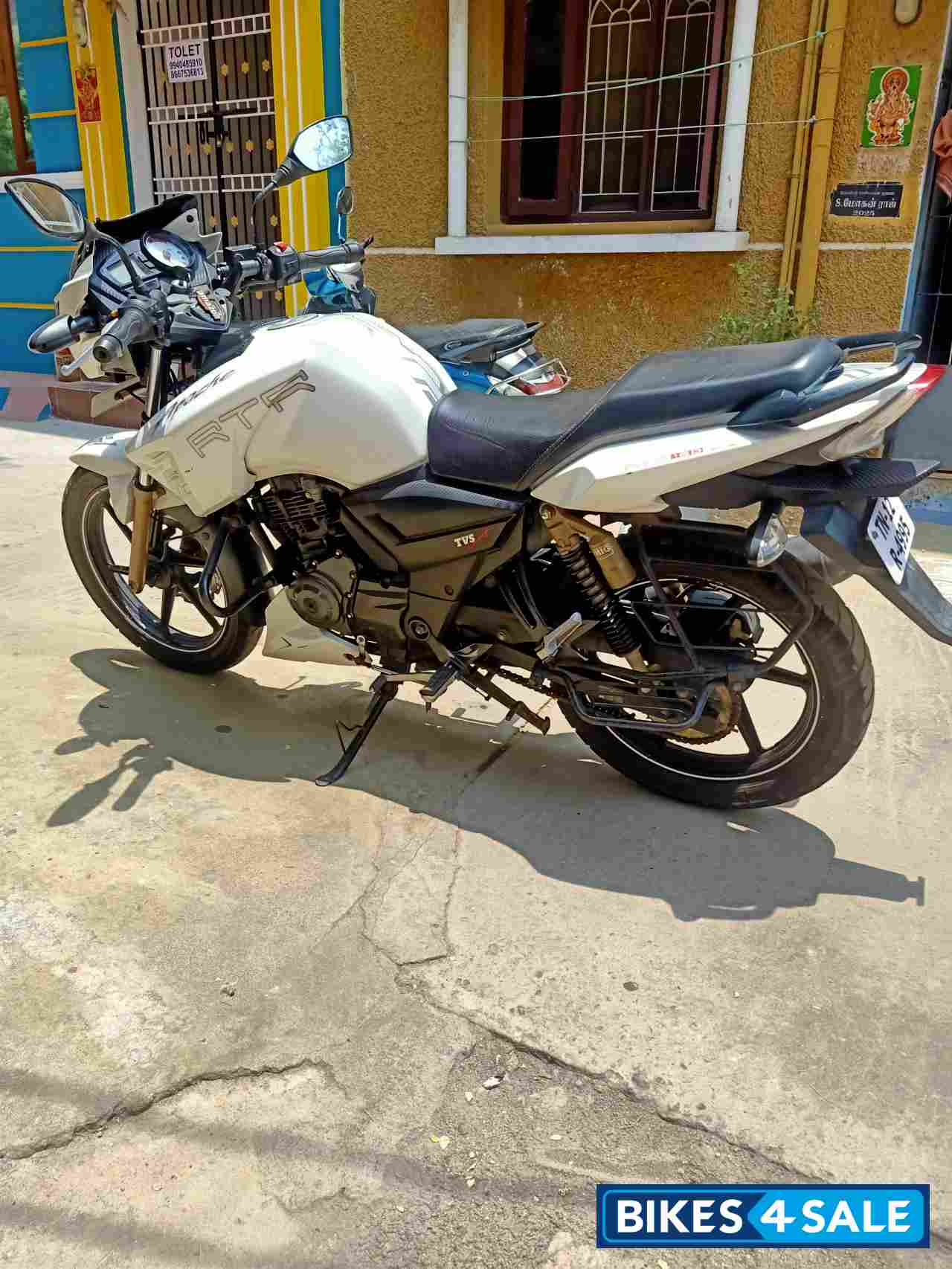 White TVS Apache RTR 180 Race Edition