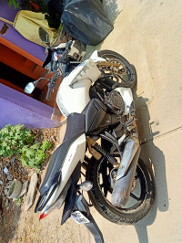 White TVS Apache RTR 180 Race Edition