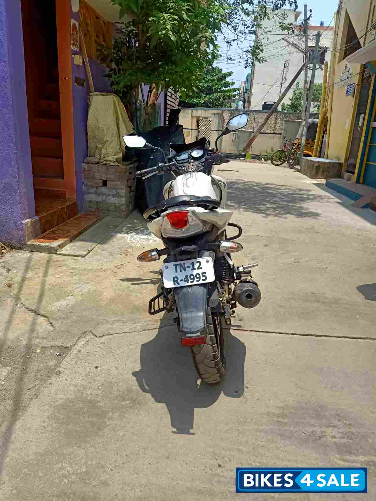 White TVS Apache RTR 180 Race Edition