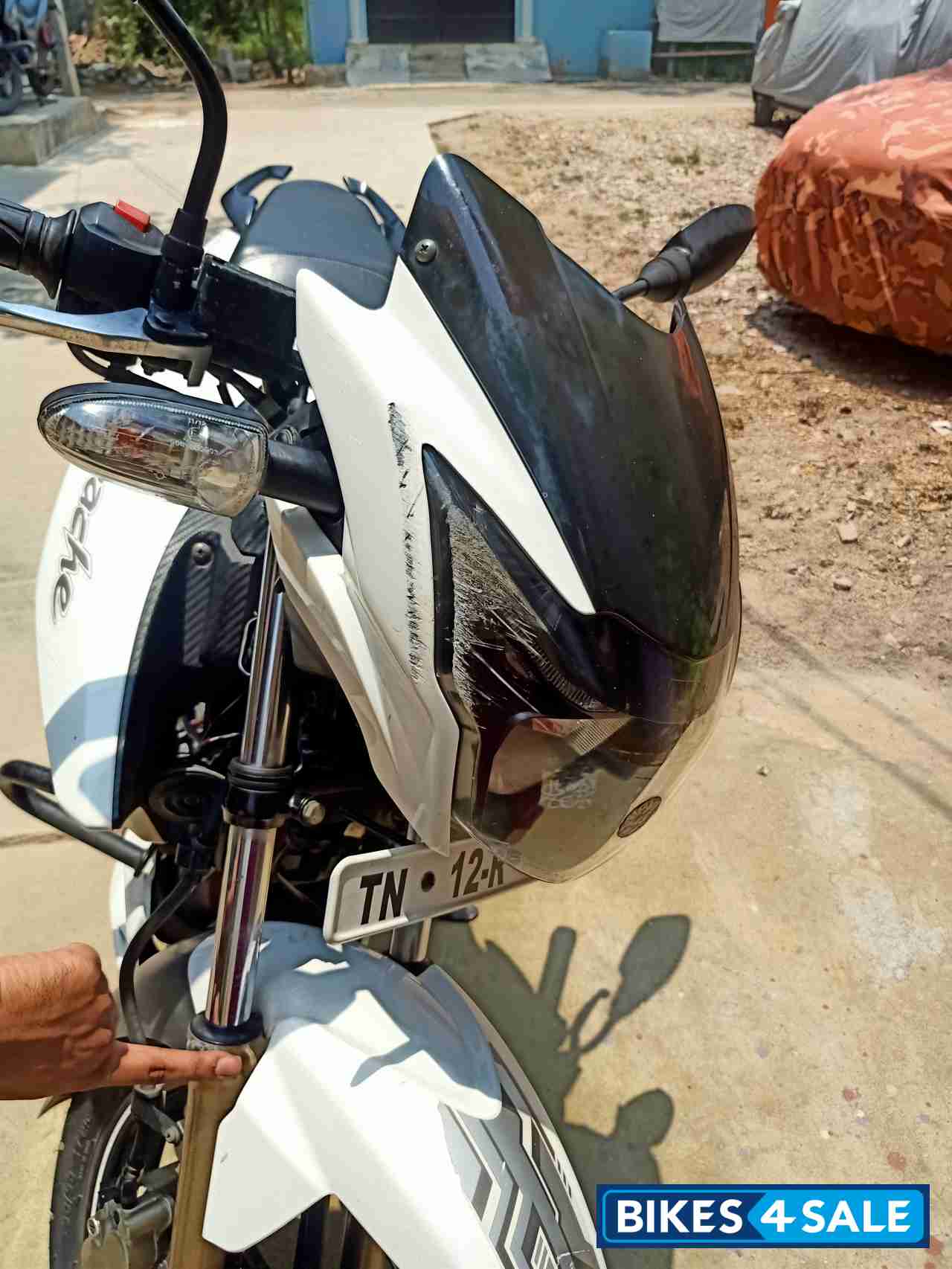 White TVS Apache RTR 180 Race Edition