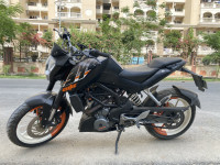 Black KTM Duke 390