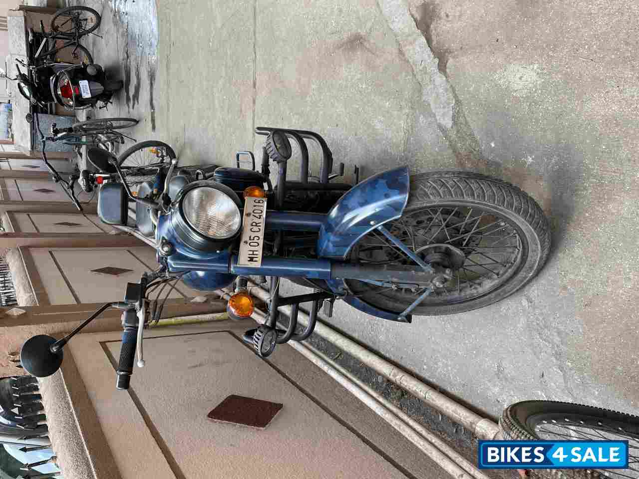 Royal Enfield Classic Squadron Blue Royal Enfield Classic Squadron Blue