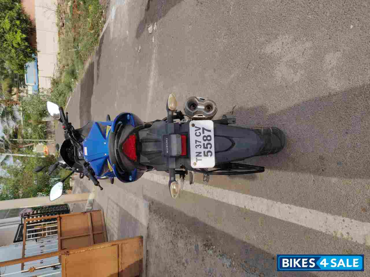 Blue Suzuki Gixxer SF