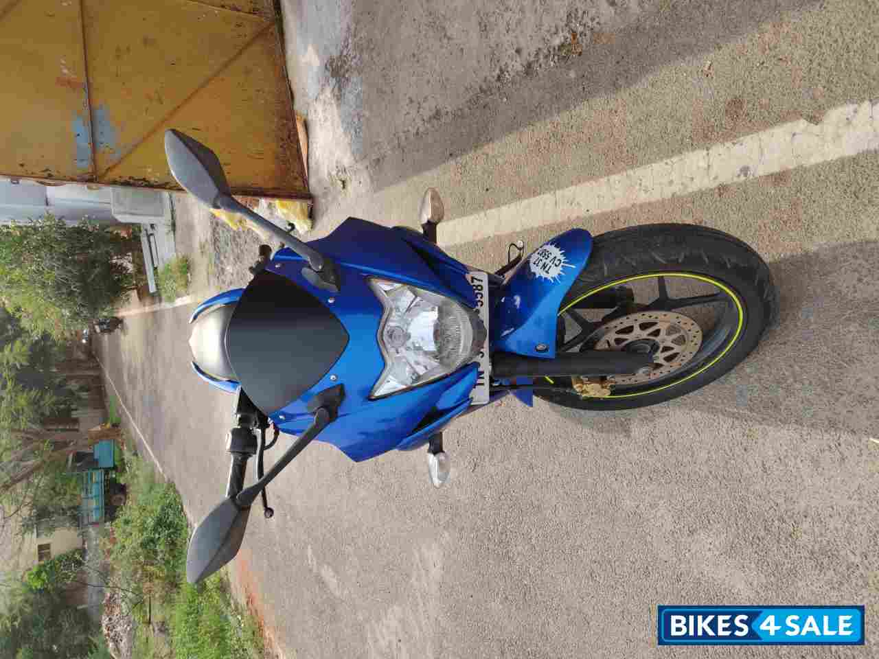 Blue Suzuki Gixxer SF