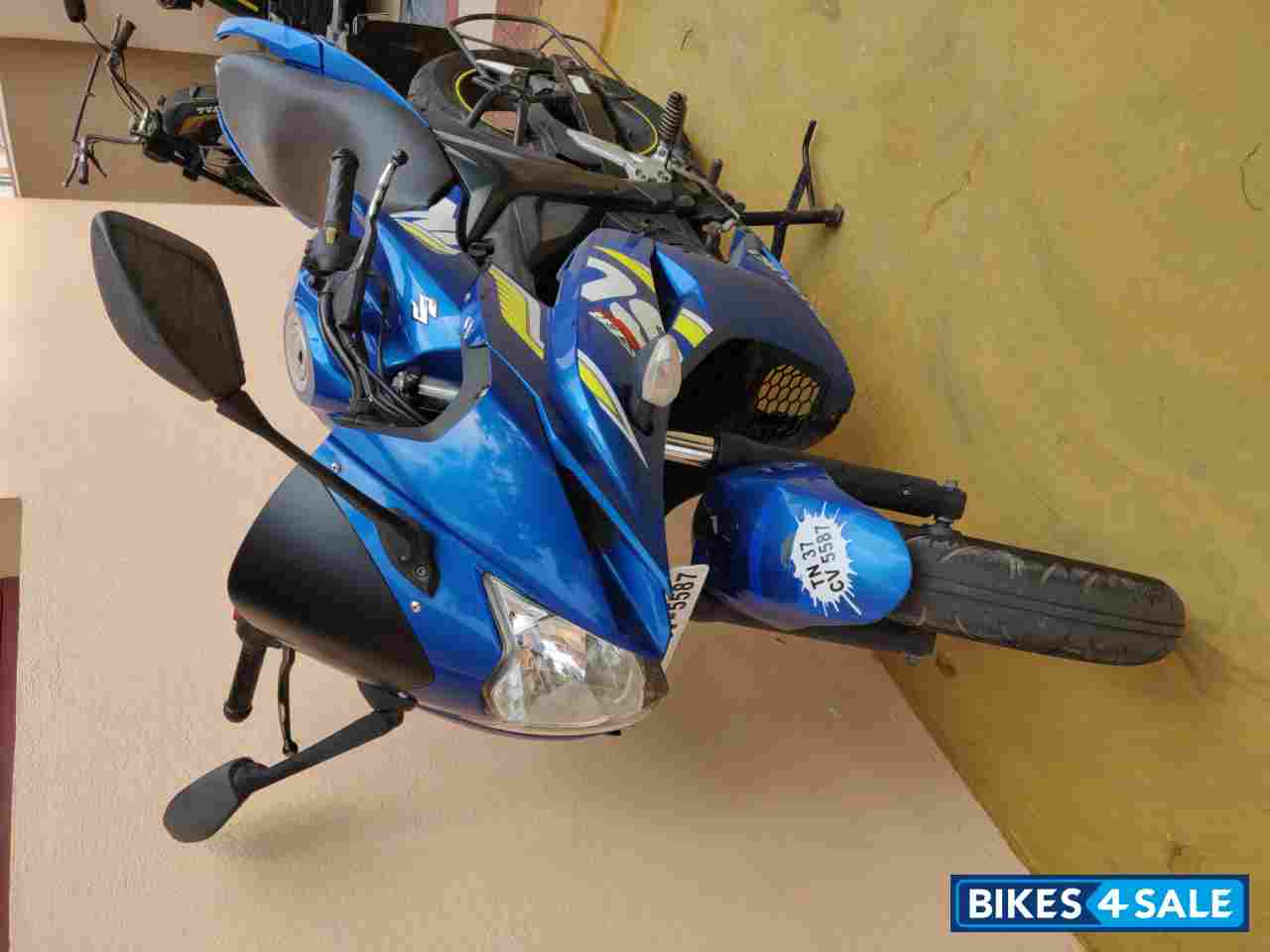 Blue Suzuki Gixxer SF