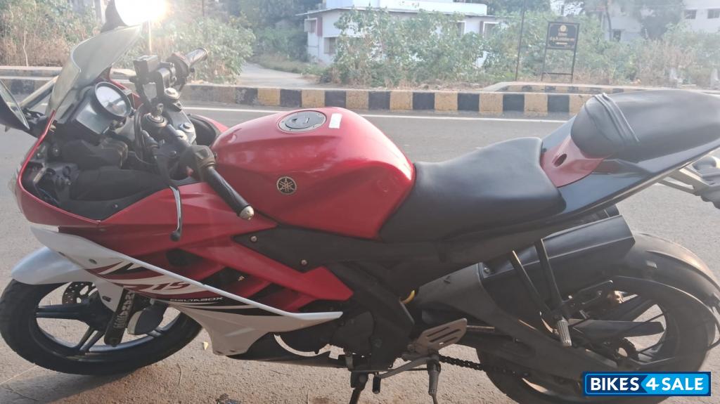 White Red Combination Yamaha YZF R15 V2