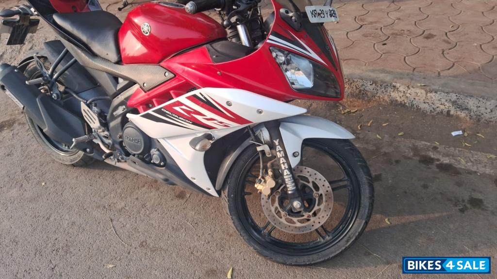 White Red Combination Yamaha YZF R15 V2