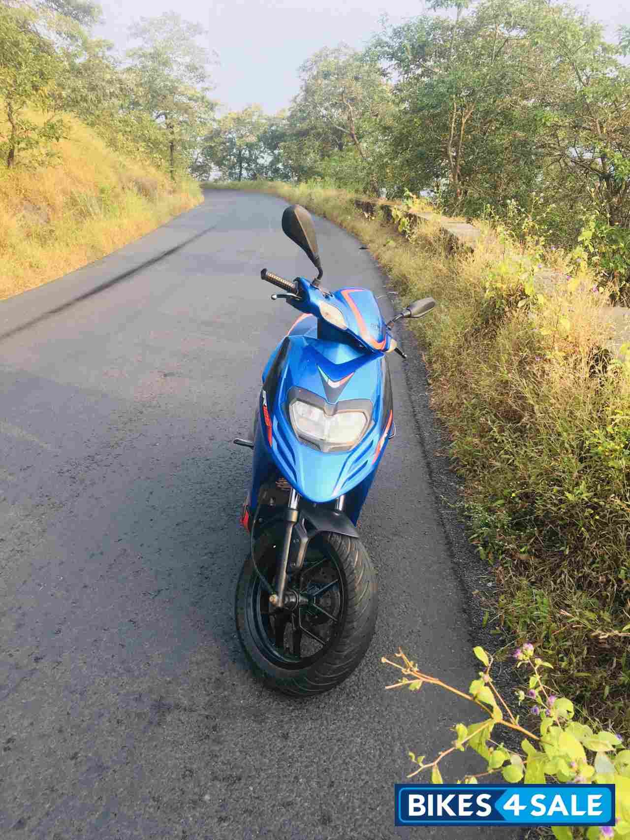 Glossy Blue Aprilia SR 125