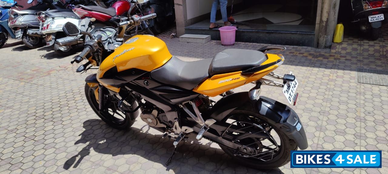 Bajaj Pulsar 200 NS
