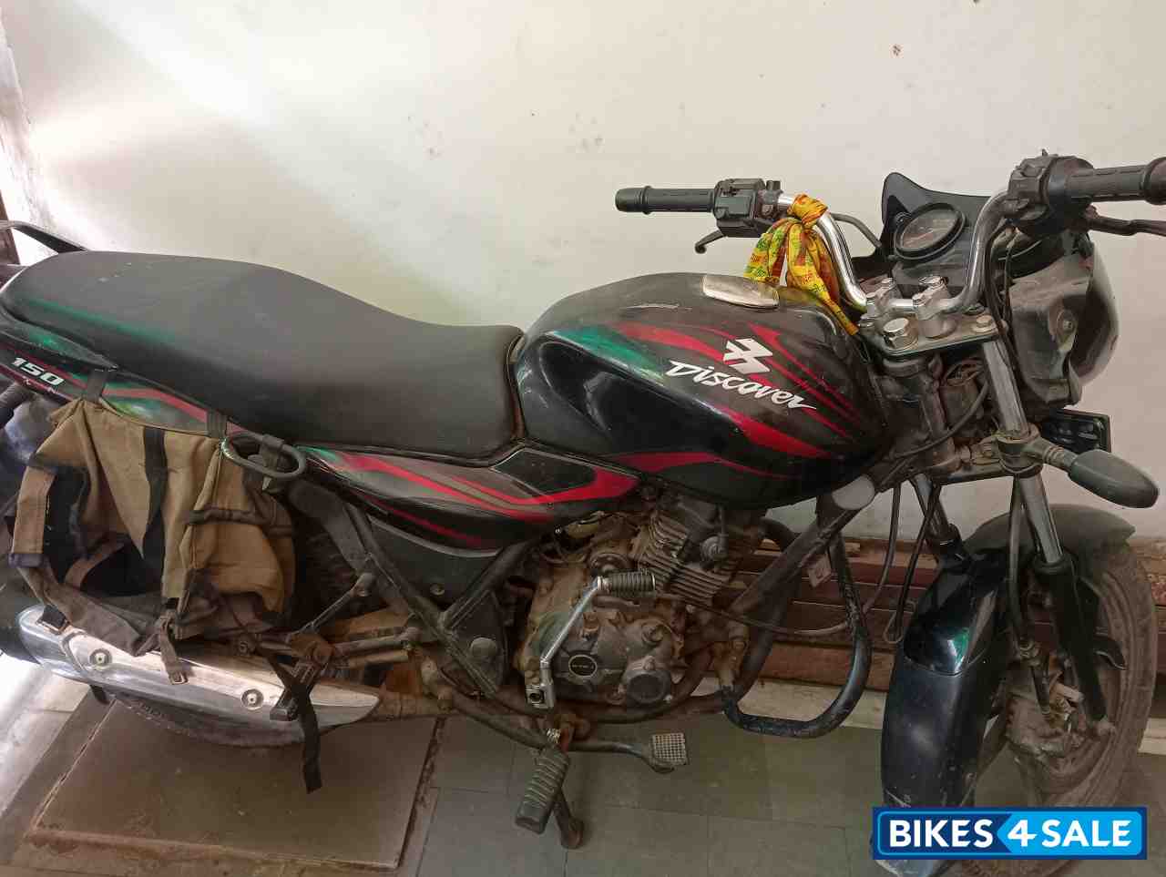 Black Bajaj Discover DTSi 150