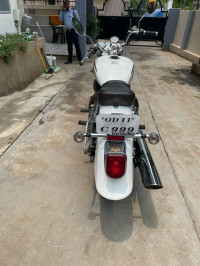 White Hyosung Aquila GV250