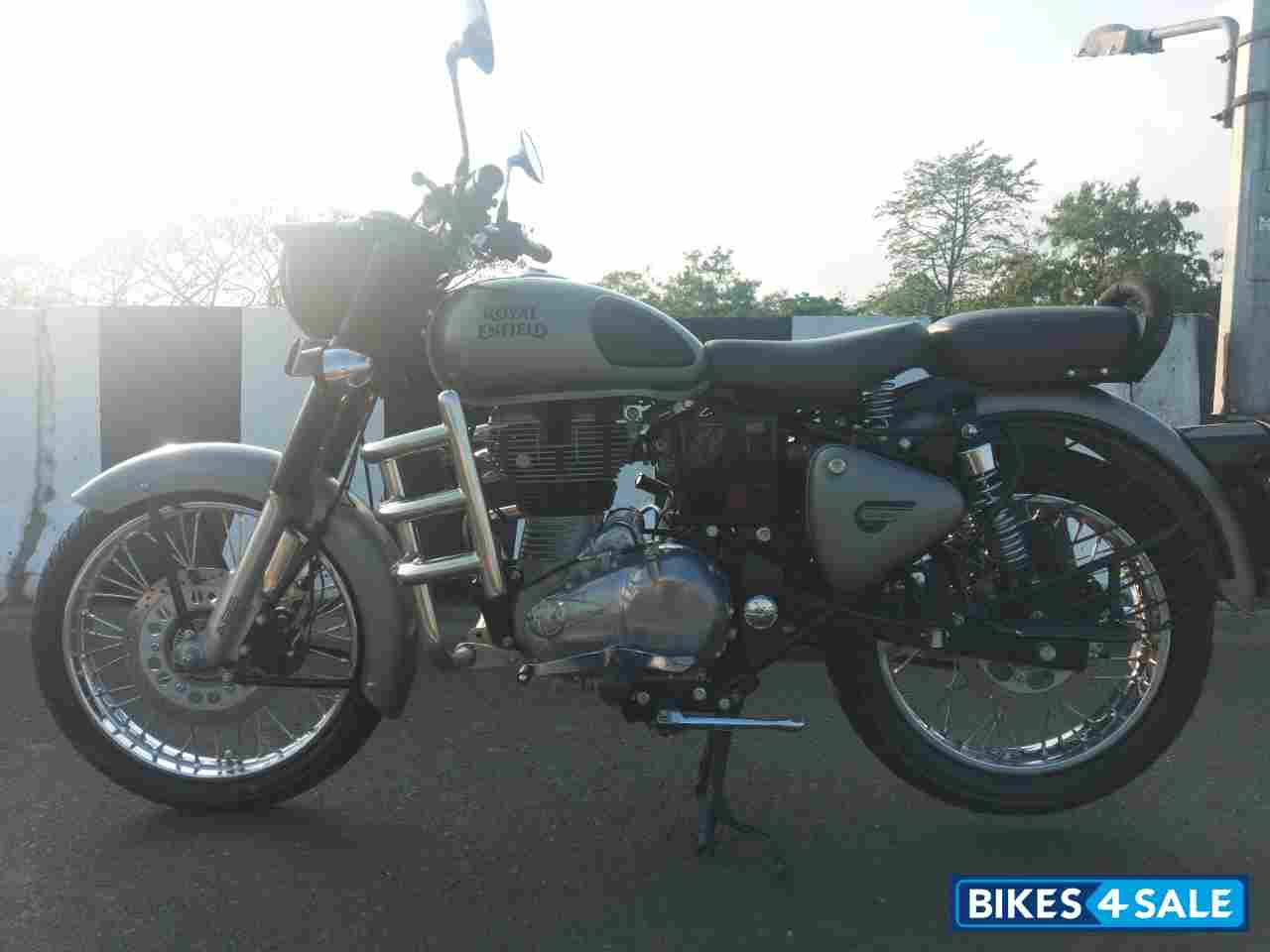 Gunmetal Grey Royal Enfield Classic Gunmetal Grey