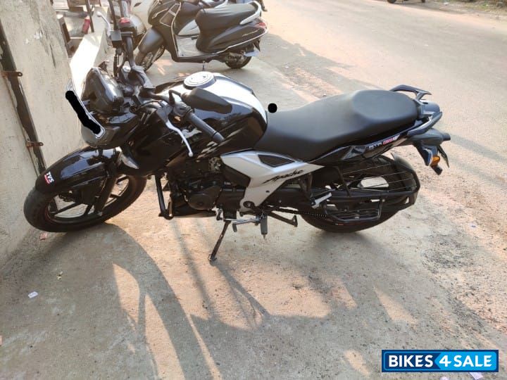 Black TVS Apache RTR 160