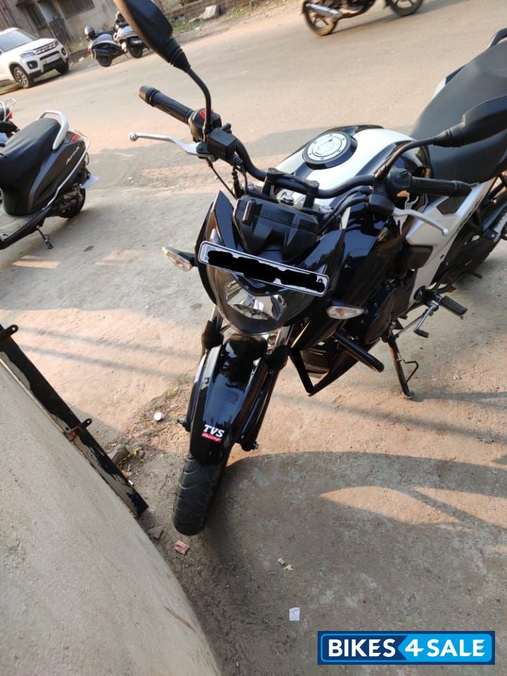 Black TVS Apache RTR 160