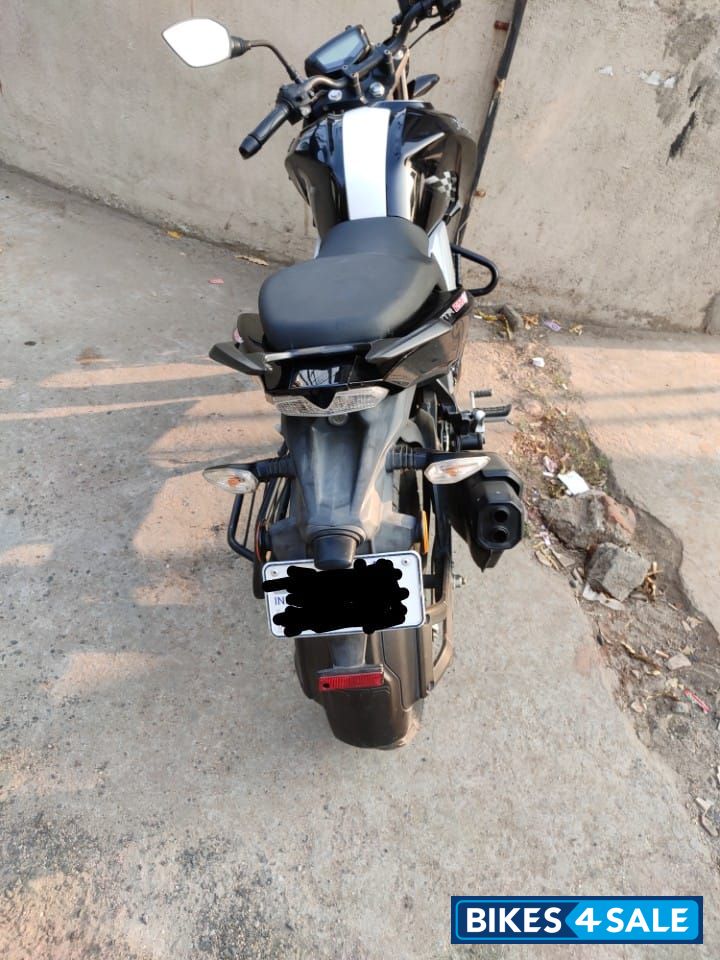Black TVS Apache RTR 160
