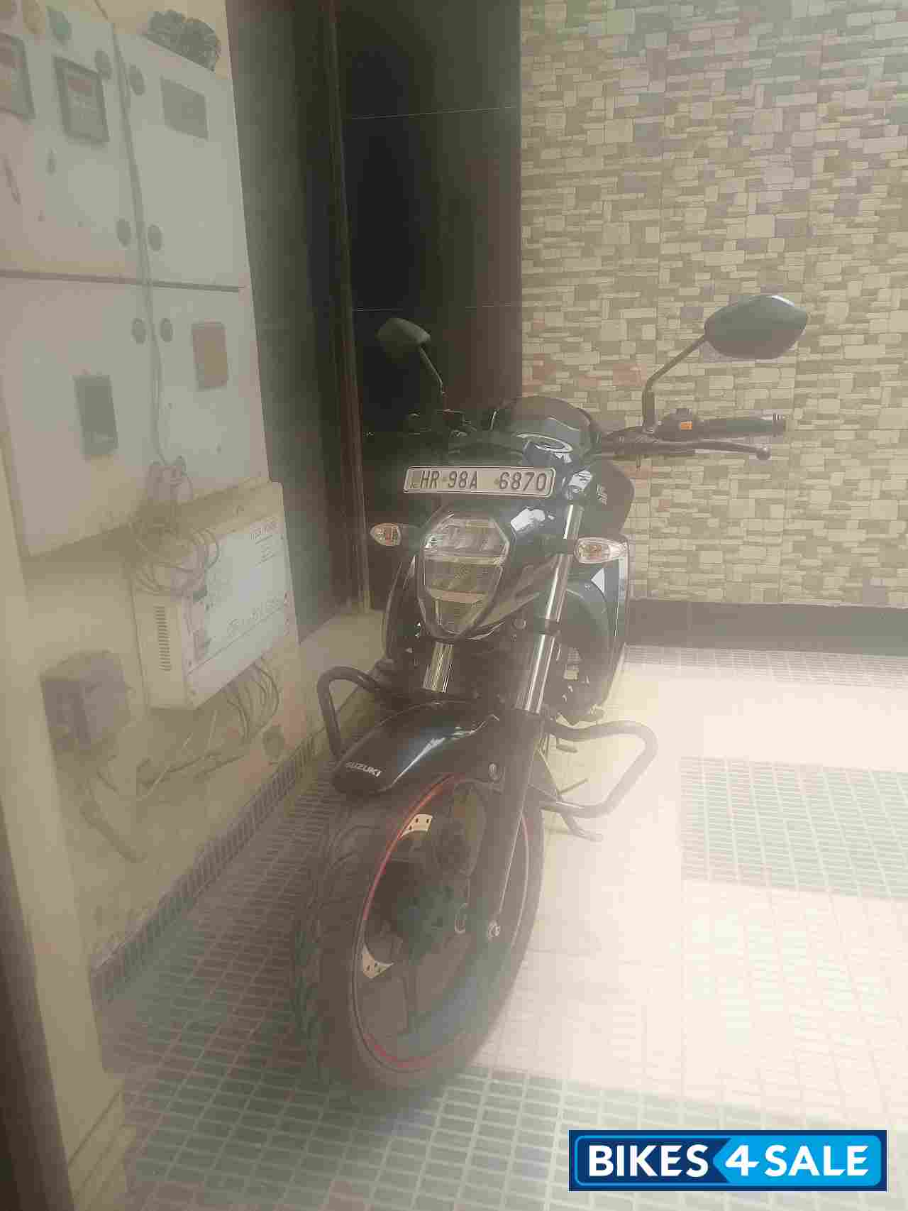 Black Suzuki Gixxer BS6