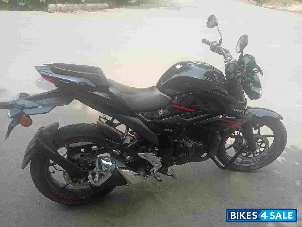 Black Suzuki Gixxer BS6