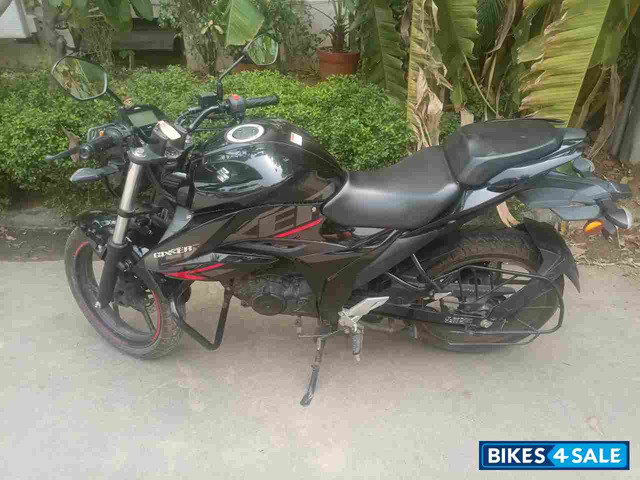 Black Suzuki Gixxer BS6