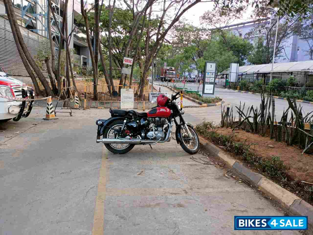 Red Royal Enfield Classic 350 Redditch Red