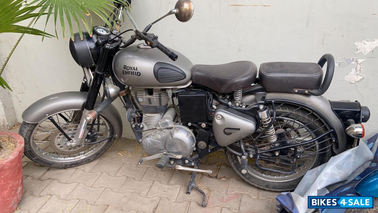 Gunmetal Grey Royal Enfield Classic 350